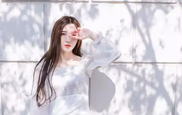 「嫂子,你快搬走吧,沒看見我老婆生氣了」「小叔子,這是我的房」