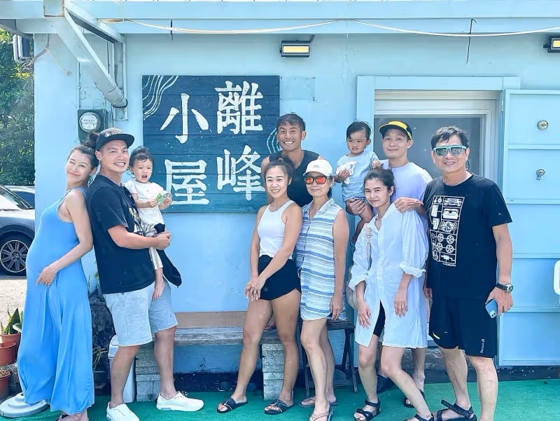 許孟哲辣妻挺37周大肚玩水　網民直呼：這身材不科學！