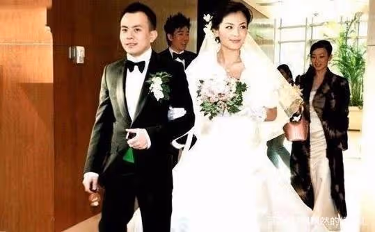 「風流賢妻」劉濤的慘澹偽豪門路：曾經有多風光，打臉時就有多疼
