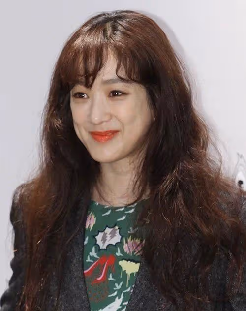 金三順最美女二鄭麗媛，曾因劈腿受爭議，如今40歲活成了女王