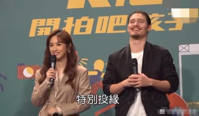 周華健混血兒子曬近況,外出紮營裸上身似野人,鬍子拉碴比爸還老