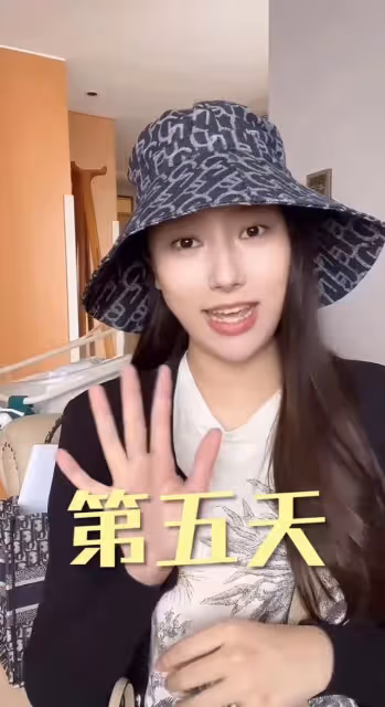 陳佩斯外甥女住88萬月子中心,24小時專人服侍,身材豐滿長腿吸睛