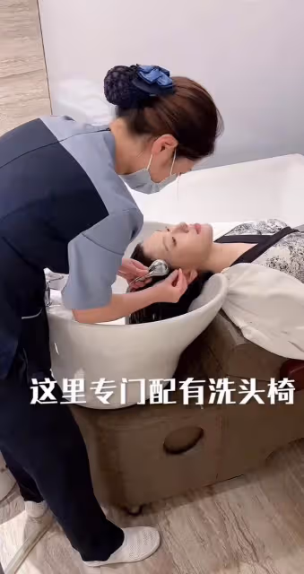 陳佩斯外甥女住88萬月子中心,24小時專人服侍,身材豐滿長腿吸睛
