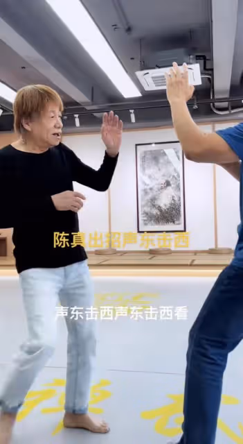 71歲港星梁小龍定居內地,穿布鞋做核酸太接地氣,低調現身無人識