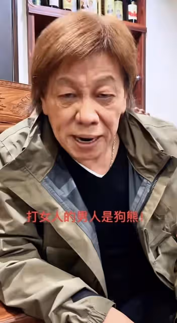 71歲港星梁小龍定居內地,穿布鞋做核酸太接地氣,低調現身無人識