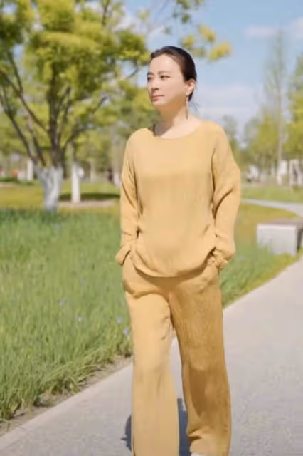 59歲李玲玉近況曝光!戴萬元手錶氣質佳,身材纖細膚白貌美似凍齡