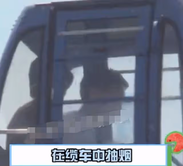 43歲馮紹峰街頭跑步無人識,不戴口罩似遛彎大爺,愛抽菸狀態憔悴