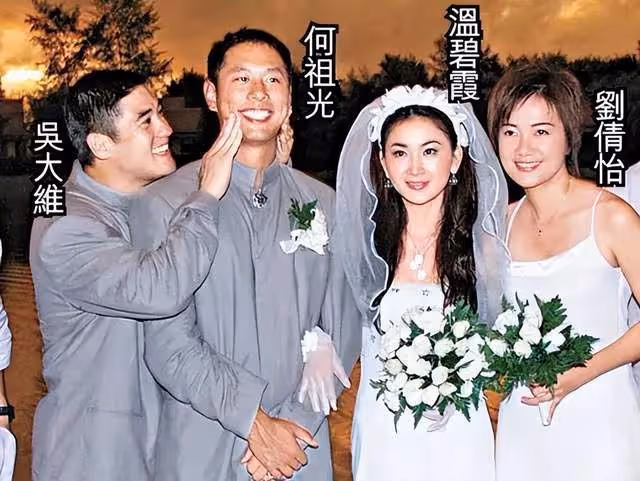 55歲溫碧霞倚靠豪車裝扮清涼,路人視角也驚艷,嫁入豪門生活幸福