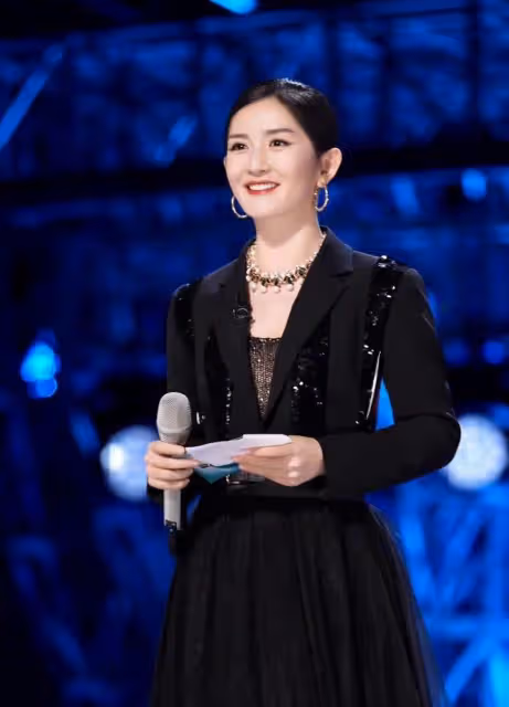 謝娜發售新書價格引爭議,比世界名著還貴,遭吐槽割韭菜堪比搶錢