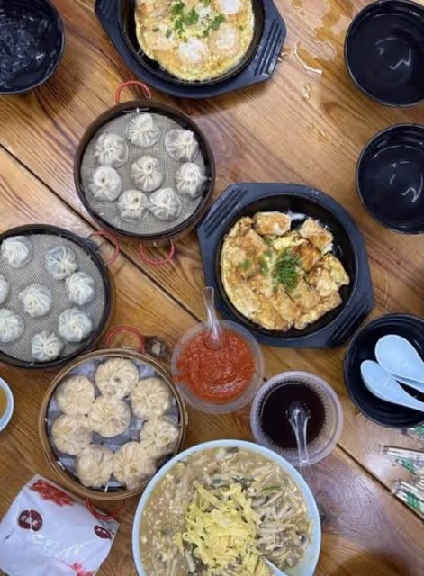 甄子丹夫婦前往紹興露營，現身蒼蠅小館，店面狹小裝修簡陋不嫌棄