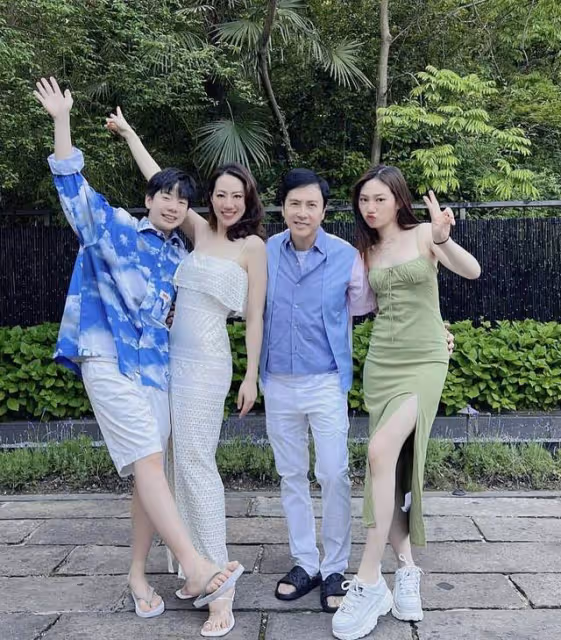 甄子丹夫婦前往紹興露營,現身蒼蠅小館,店面狹小裝修簡陋不嫌棄