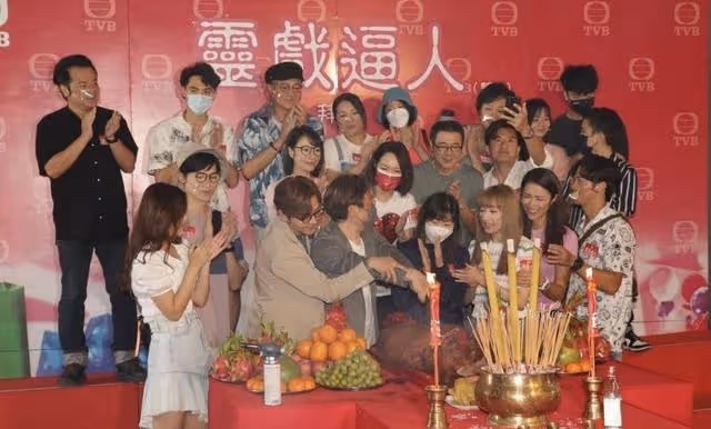 TVB《靈戲逼人》開拍!上位小生自曝遇靈異事,龔嘉欣挑戰粵曲