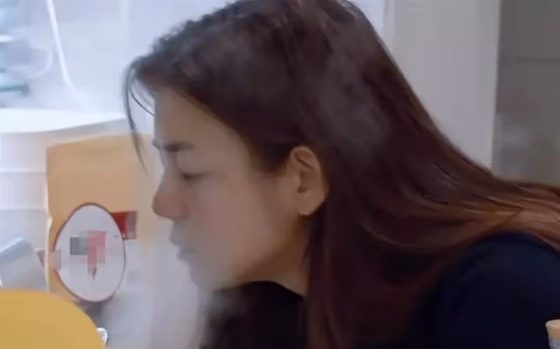 都說陳妍希顏值一般!看到她起床的素顏照,終於懂為何陳曉對她著迷