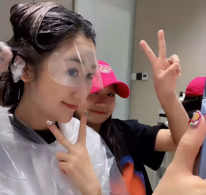 陳浩民嬌妻帶女兒外出!10歲雅薷身高一米六,穿38碼鞋體重破百,曾因長胖被當保姆
