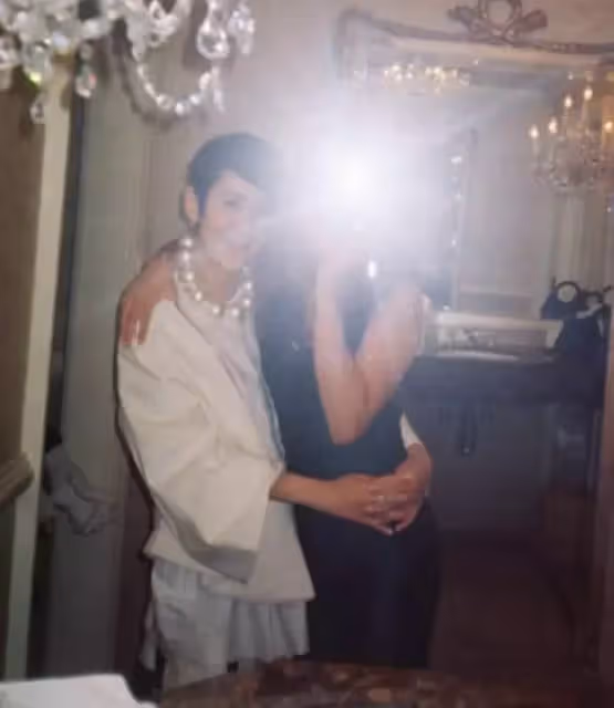 吳君如16歲女兒近照曝光!身材出眾氣質嫵媚,染髪穿開叉裙打扮成熟,顏值完美復刻陳可辛