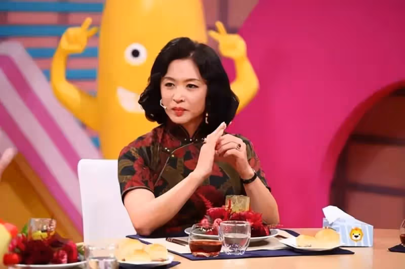 「毒舌」金星娶過女人,嫁過男人,逆天改「性」,如今是「三個孩子三個父親」活成了傳奇