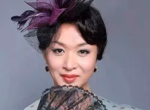 「毒舌」金星娶過女人,嫁過男人,逆天改「性」,如今是「三個孩子三個父親」活成了傳奇