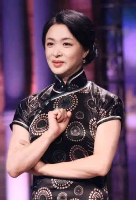 「毒舌」金星娶過女人,嫁過男人,逆天改「性」,如今是「三個孩子三個父親」活成了傳奇