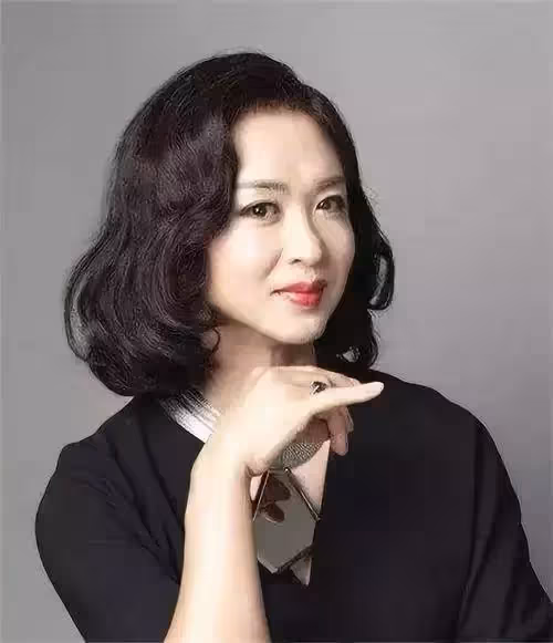 「毒舌」金星娶過女人,嫁過男人,逆天改「性」,如今是「三個孩子三個父親」活成了傳奇