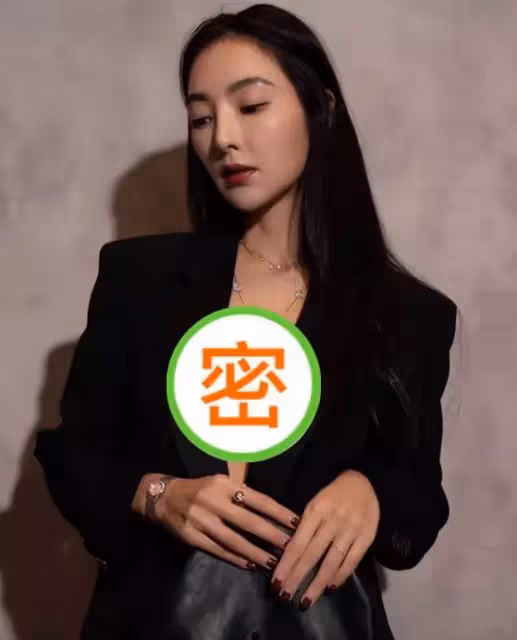 吳速玲才被曝與曹格分居!化身最辣登山客,低胸裝秀雪白肌膚,精緻妝容性感嫵媚,網友:馬甲線亮了