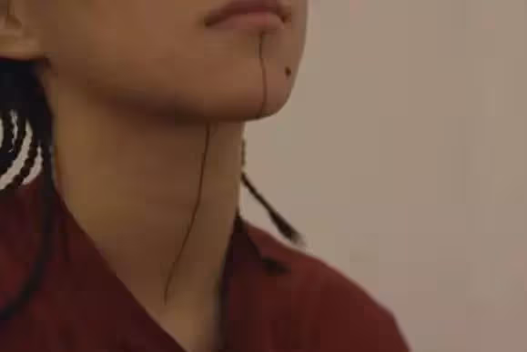 竇靖童下巴紋消失了,戴長款耳墜女人味爆棚,網友:王菲再也不用擔心了