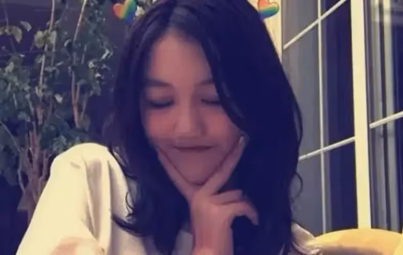都是親生女兒,王菲為爭奪竇靖童放棄李嫣,背後有何苦衷?
