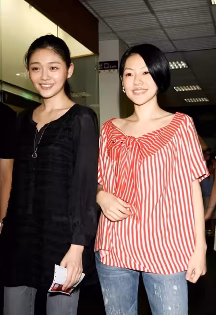 大小S姐妹合體「看出差距」,同穿牛仔風格卻大不同,大S氣質完勝