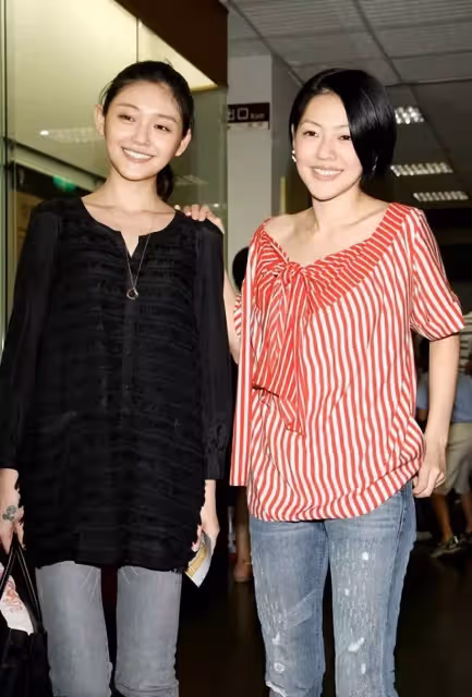 大小S姐妹合體「看出差距」,同穿牛仔風格卻大不同,大S氣質完勝