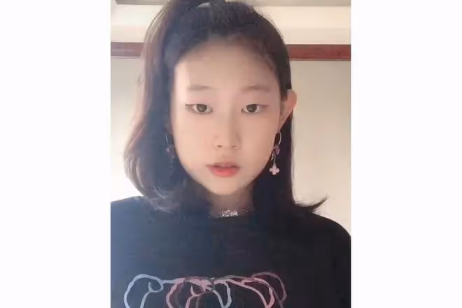 小瀋陽發文慶祝與妻子結婚18年,女兒模樣大變,貼心送祝福卡片