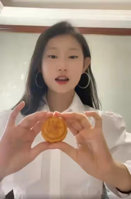 小瀋陽發文慶祝與妻子結婚18年,女兒模樣大變,貼心送祝福卡片