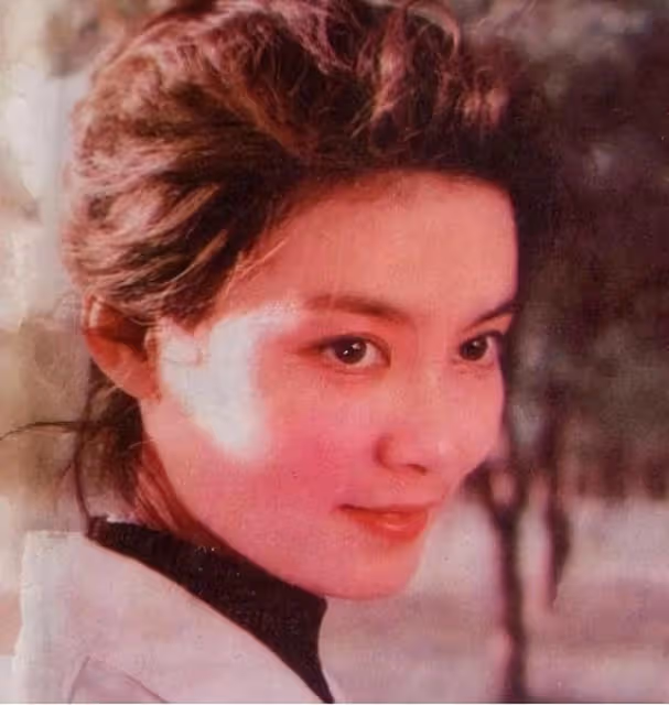 潘虹：當眾拒絕朱軍的表白，公然喊話思念前夫，離婚36年至今單身