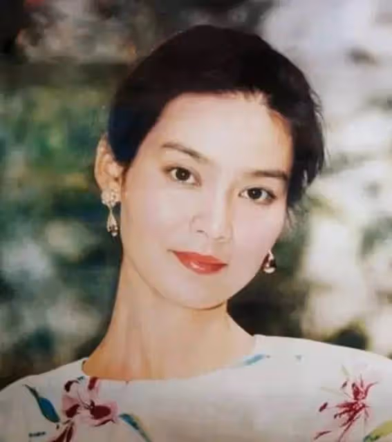 潘虹：當眾拒絕朱軍的表白，公然喊話思念前夫，離婚36年至今單身