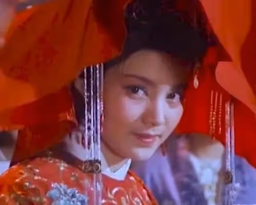 潘虹：當眾拒絕朱軍的表白，公然喊話思念前夫，離婚36年至今單身