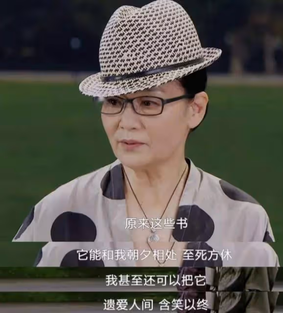 潘虹：當眾拒絕朱軍的表白，公然喊話思念前夫，離婚36年至今單身