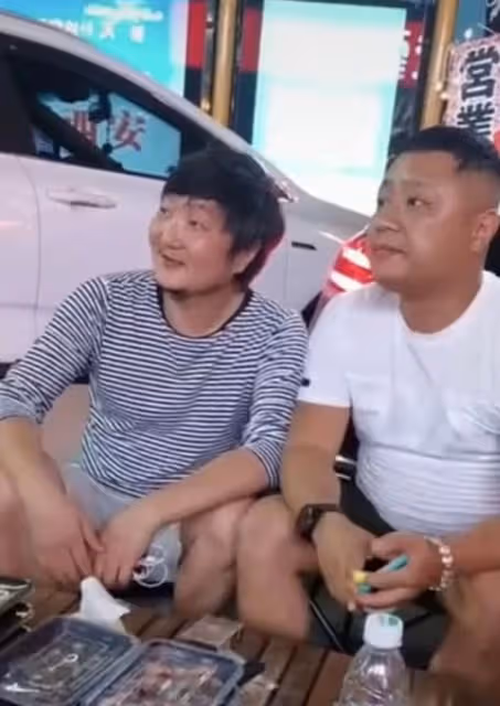 王大治近照曝光,45歲不修邊幅落魄又滄桑,因太拮据不敢進餐廳