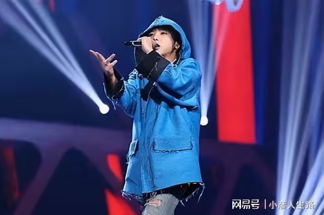 龐麥郎：靠一首歌走紅，後卻成了農村酒席歌手，觀眾沒保安多