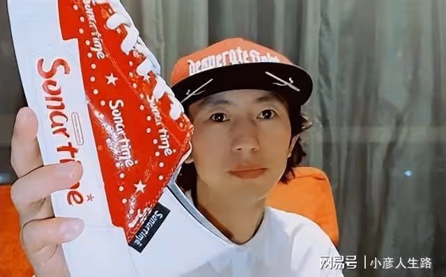 龐麥郎：靠一首歌走紅，後卻成了農村酒席歌手，觀眾沒保安多