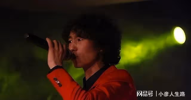 龐麥郎：靠一首歌走紅，後卻成了農村酒席歌手，觀眾沒保安多