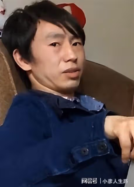 龐麥郎：靠一首歌走紅，後卻成了農村酒席歌手，觀眾沒保安多