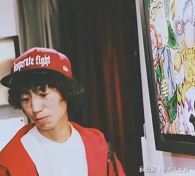 龐麥郎：靠一首歌走紅，後卻成了農村酒席歌手，觀眾沒保安多