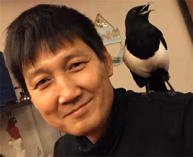 突傳死訊！知名演員離世終年51歲，與德國妻子裸婚，女兒顏值高