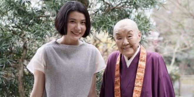 丈夫留任教書,她出軌其學生,風流偷吃後想當尼姑,出家後成網紅