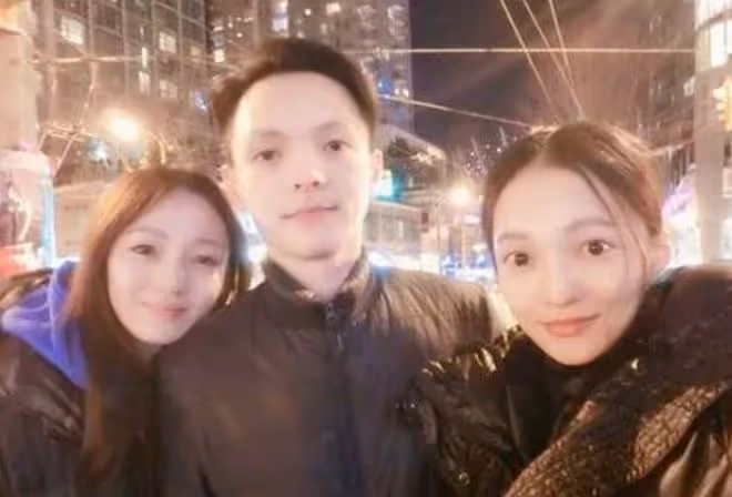 張韶涵為妹妹慶生,差1歲卻長得像雙胞胎,萬梓良前妻攜女兒現身
