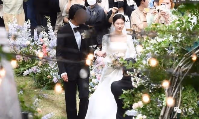 出道21年,她突然結婚了。
