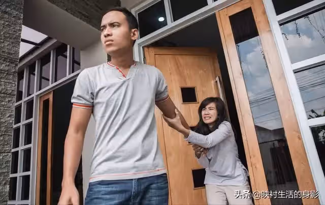 女子離婚時拿走前夫50萬,給弟弟買完房子後,竟找上前夫要求復婚