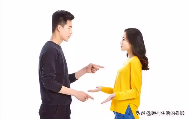 女子離婚時拿走前夫50萬,給弟弟買完房子後,竟找上前夫要求復婚