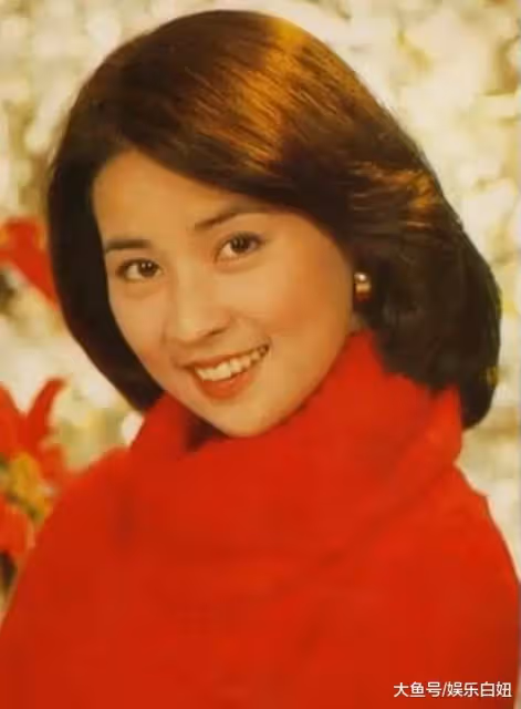 零修圖年代!林鳳嬌「30年前的舊照」曝光 30多年全家福前後對比「難怪成龍離不開她」