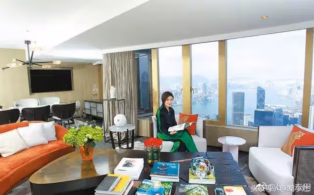 不折不扣富婆!關之琳爽住6億豪宅「客廳就能遛狗」不用出門 一拉開窗簾「俯瞰絕美夜景」宅在家也不無聊