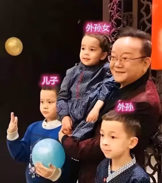 9年後,「爺孫戀」現狀曝光:26歲林靖恩臉上已無笑容,她後悔嗎
