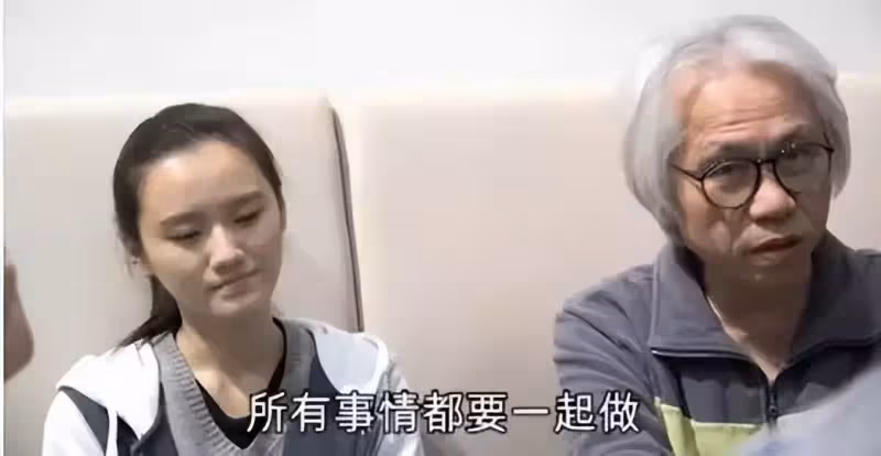 9年後,「爺孫戀」現狀曝光:26歲林靖恩臉上已無笑容,她後悔嗎